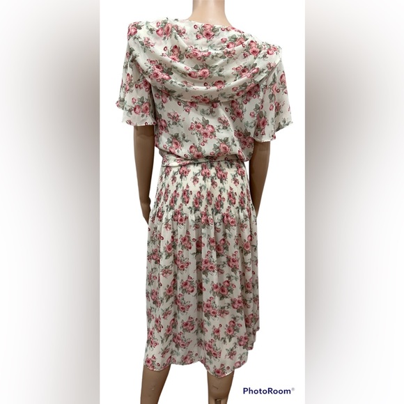Vintage Maren rose pattern dress. 😍 - Picture 2 of 8
